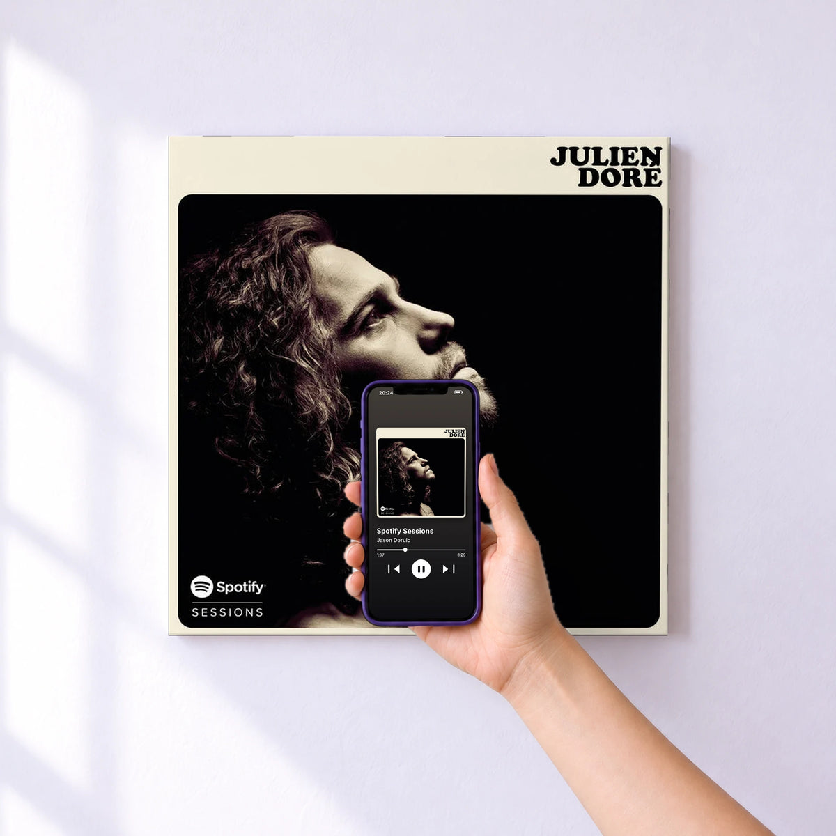 Affiche connectée Spotify Sessions de Jason Derulo au mur : l'album se lance en approchant le téléphone