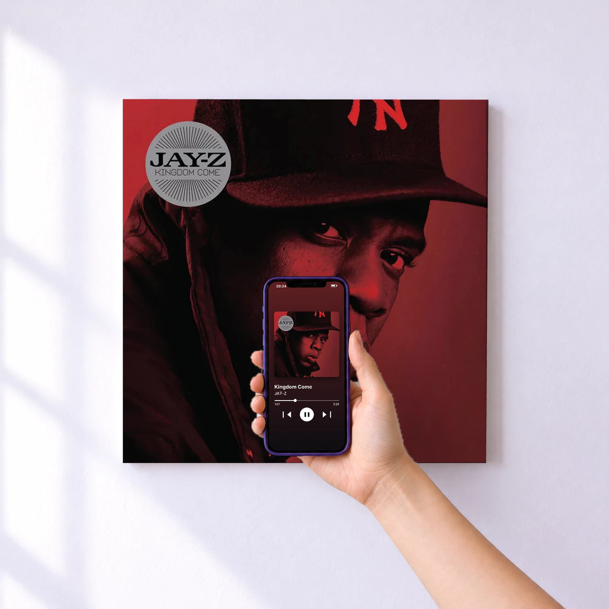 Affiche connectée Kingdom Come de JAŸ-Z au mur : l'album se lance en approchant le téléphone