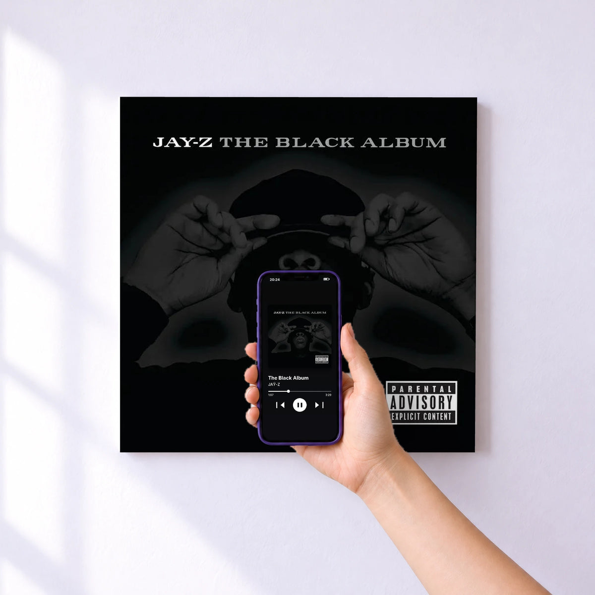 Affiche connectée The Black Album de JAŸ-Z au mur : l'album se lance en approchant le téléphone