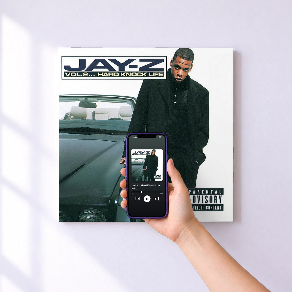 Affiche connectée Vol.2... Hard Knock Life de JAŸ-Z au mur : l'album se lance en approchant le téléphone