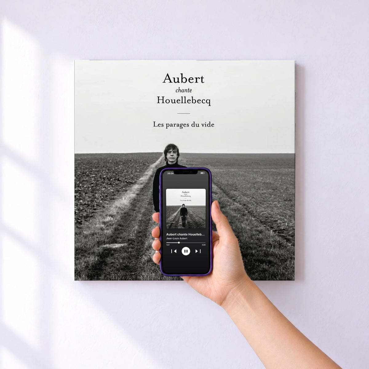 Affiche connectée Aubert chante Houellebecq - Les parages du vide de Jean-Louis Aubert au mur : l'album se lance en approchant le téléphone