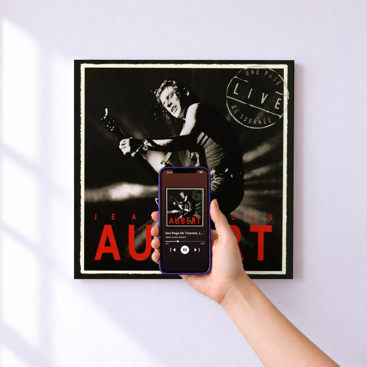 Affiche connectée Une Page De Tournée, Live de Jean-Louis Aubert au mur : l'album se lance en approchant le téléphone