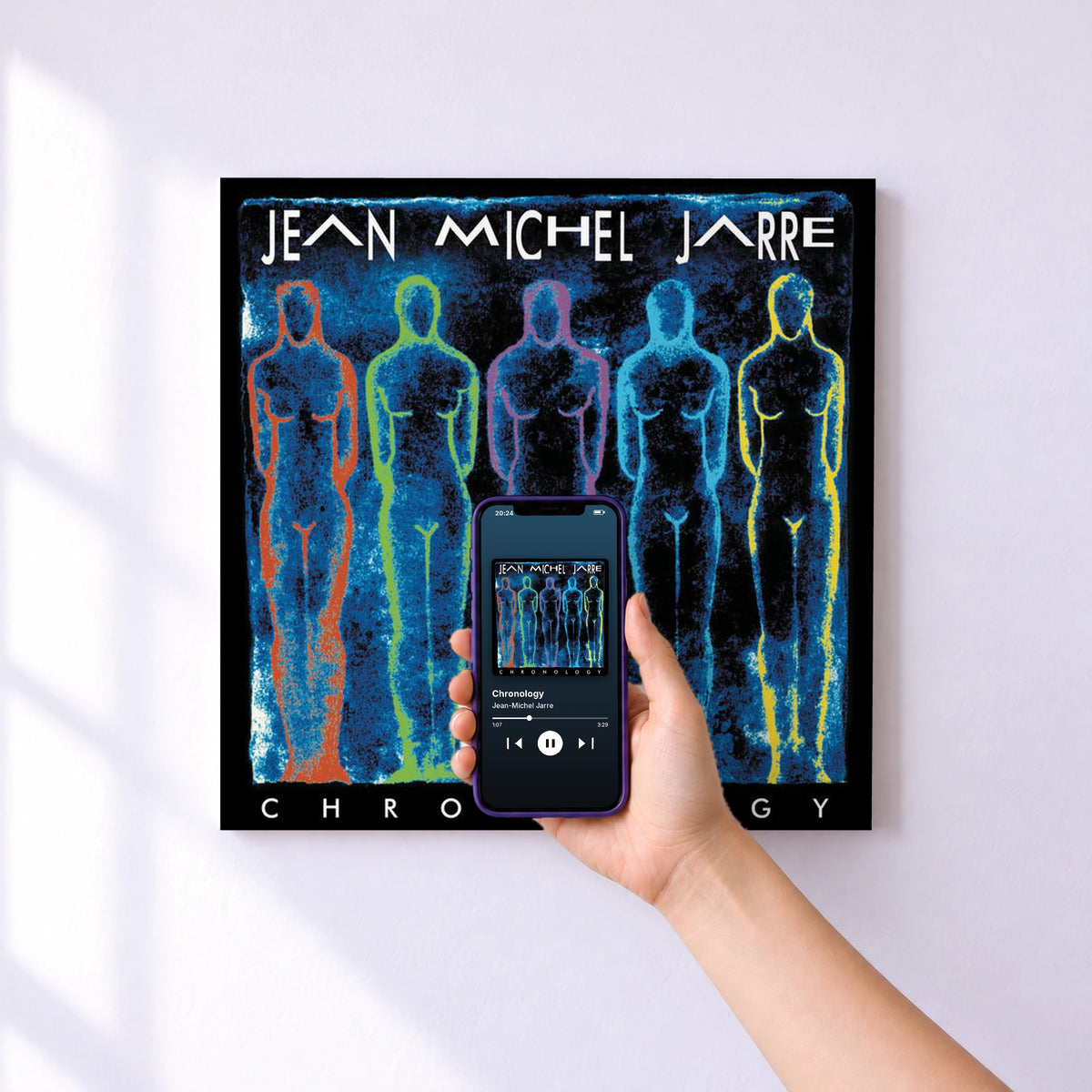Affiche connectée Chronology de Jean-Michel Jarre au mur : l'album se lance en approchant le téléphone