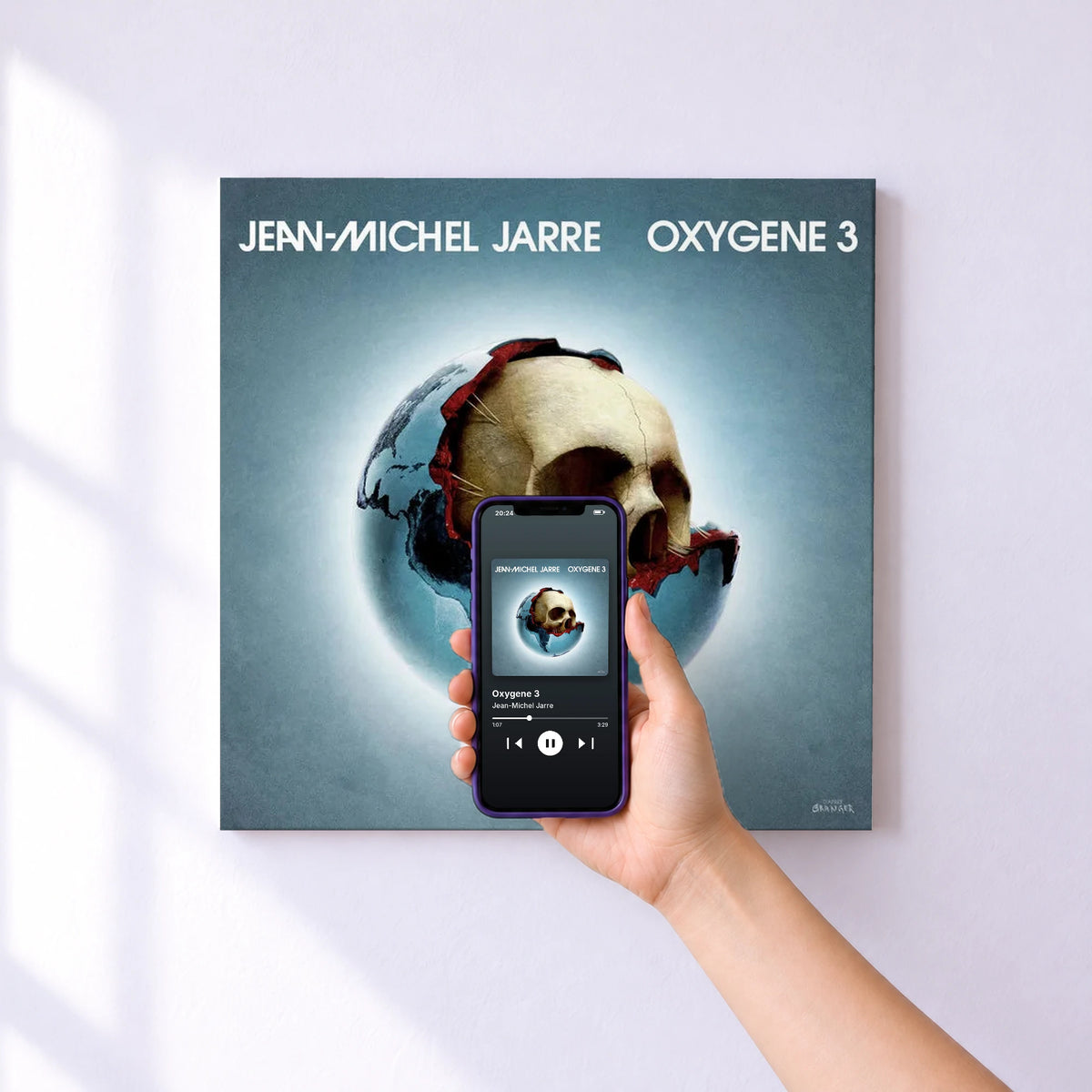 Affiche connectée Oxygene 3 de Jean-Michel Jarre au mur : l'album se lance en approchant le téléphone