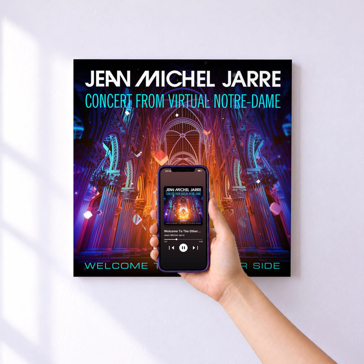Affiche connectée Welcome To The Other Side (Concert From Virtual Notre-Dame) de Jean-Michel Jarre au mur : l'album se lance en approchant le téléphone