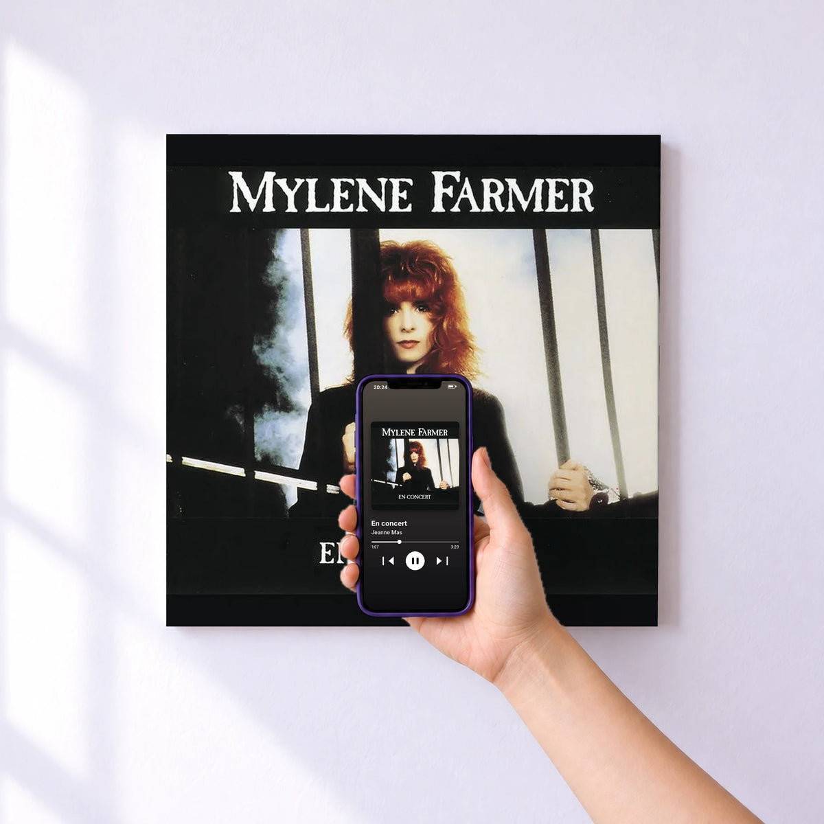 Affiche connectée En concert de Jeanne Mas au mur : l'album se lance en approchant le téléphone