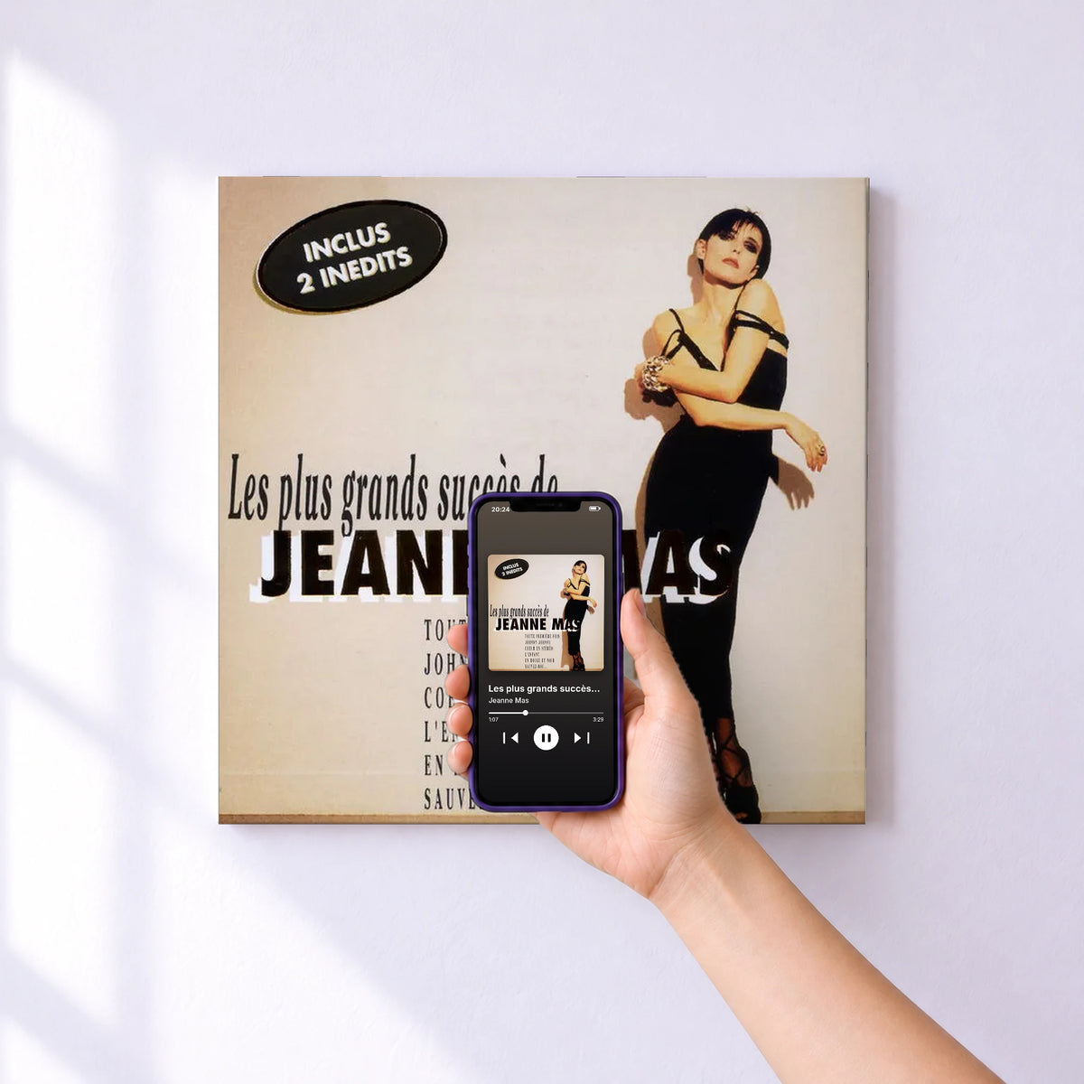 Affiche connectée Les plus grands succès de Jeanne Mas de Jeanne Mas au mur : l'album se lance en approchant le téléphone