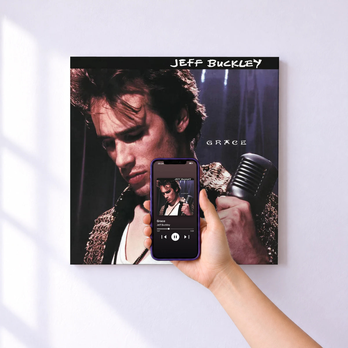 Affiche connectée Grace de Jeff Buckley au mur : l'album se lance en approchant le téléphone