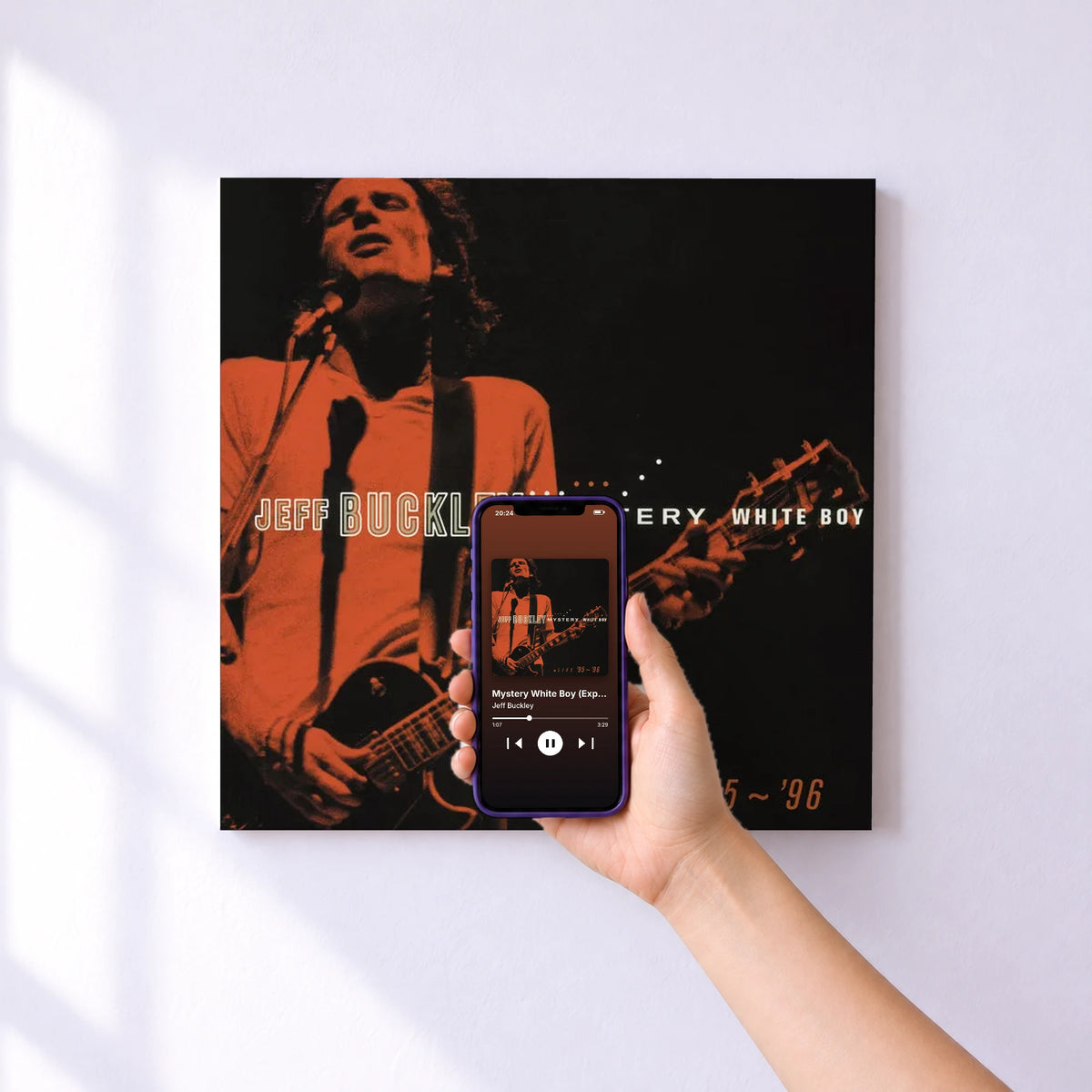 Affiche connectée Mystery White Boy (Expanded Edition) [Live] de Jeff Buckley au mur : l'album se lance en approchant le téléphone