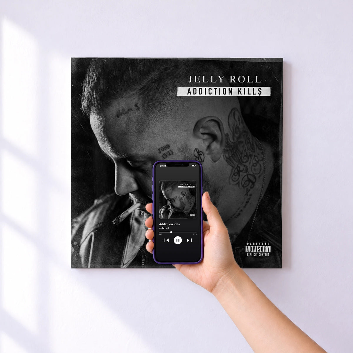 Affiche connectée Addiction Kills de Jelly Roll au mur : l'album se lance en approchant le téléphone
