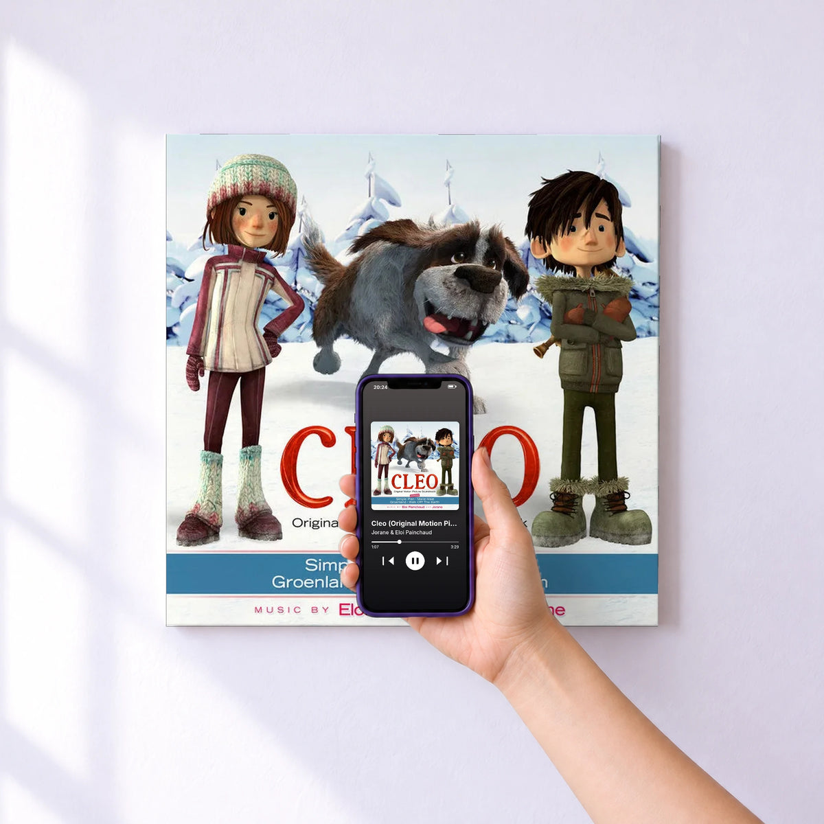 Affiche connectée Cleo (Original Motion Picture Soundtrack) de Jorane & Eloi Painchaud au mur : l'album se lance en approchant le téléphone