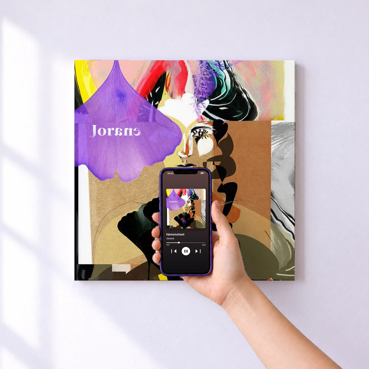 Affiche connectée Hemenetset de Jorane au mur : l'album se lance en approchant le téléphone