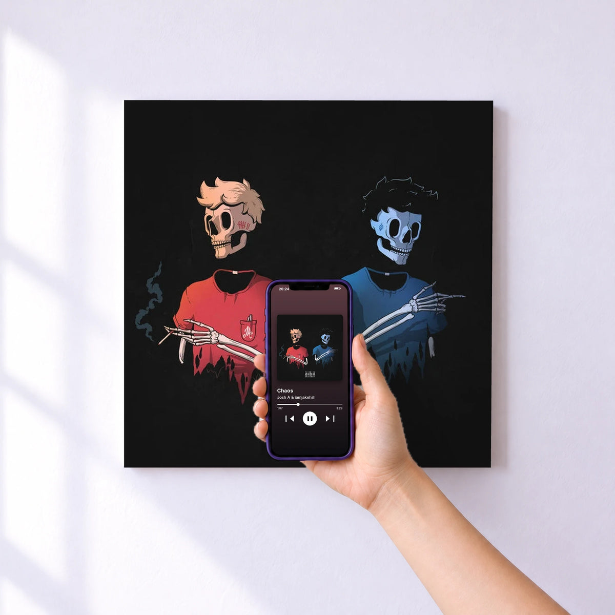 Affiche connectée Chaos de Josh A & iamjakehill au mur : l'album se lance en approchant le téléphone
