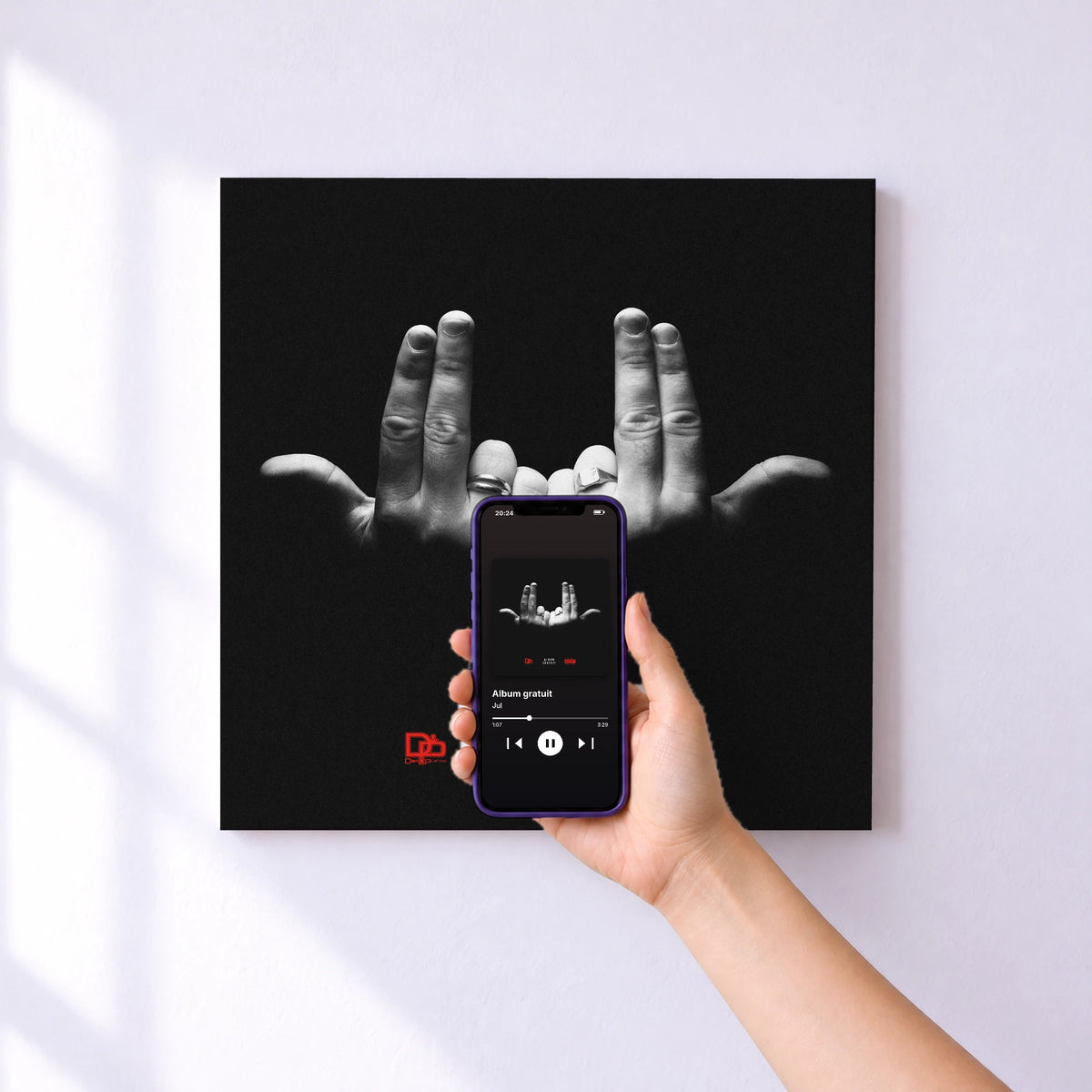 Affiche connectée Album gratuit de Jul au mur : l'album se lance en approchant le téléphone