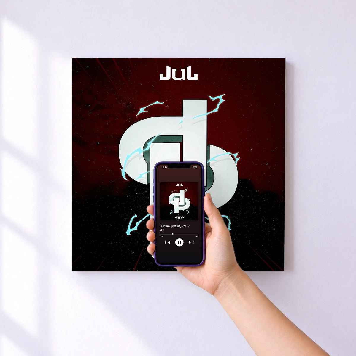 Affiche connectée Album gratuit, vol. 7 de Jul au mur : l'album se lance en approchant le téléphone