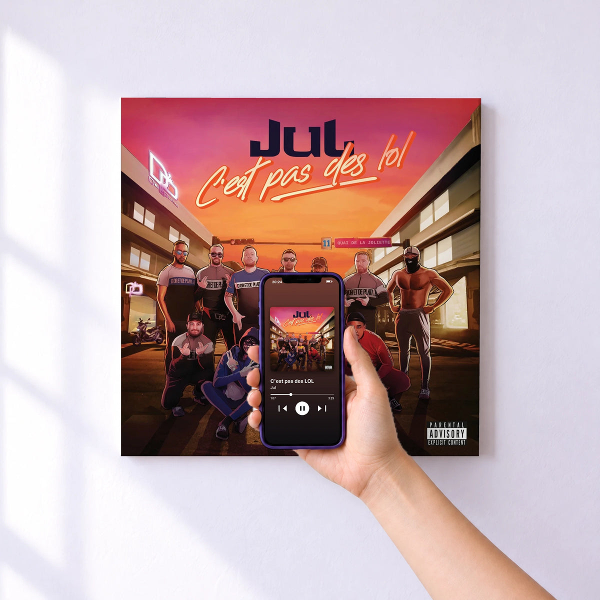 Affiche connectée C'est pas des LOL de Jul au mur : l'album se lance en approchant le téléphone