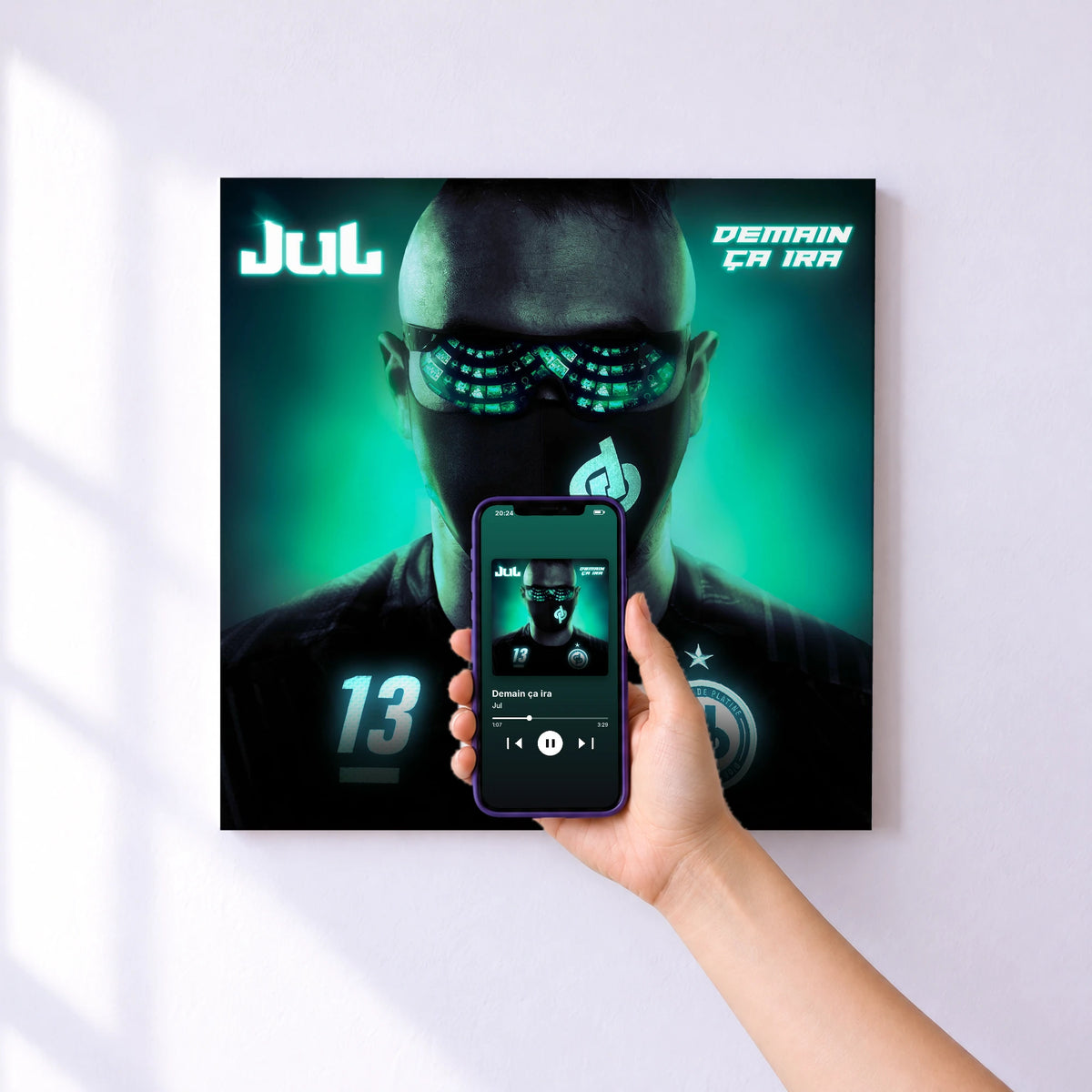 Affiche connectée Demain ça ira de Jul au mur : l'album se lance en approchant le téléphone