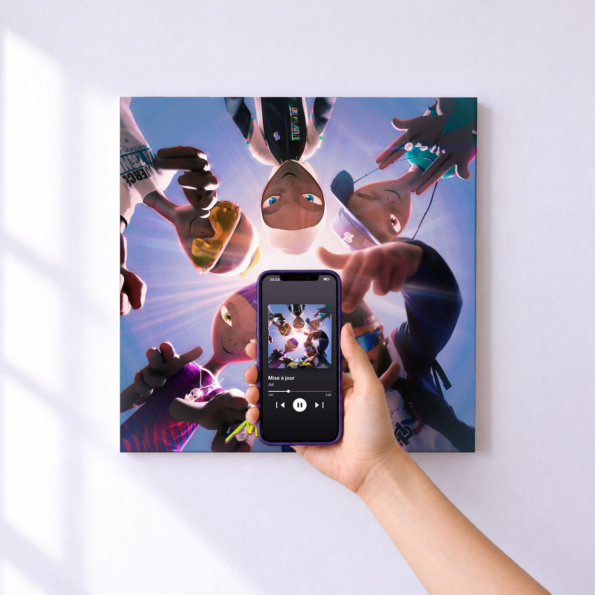 Affiche connectée Mise à jour de Jul au mur : l'album se lance en approchant le téléphone