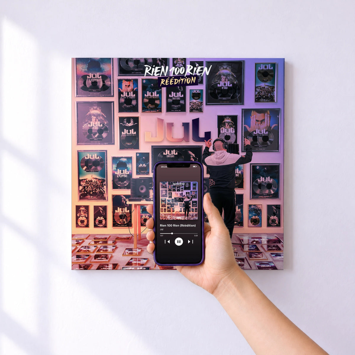 Affiche connectée Rien 100 Rien (Réédition) de Jul au mur : l'album se lance en approchant le téléphone