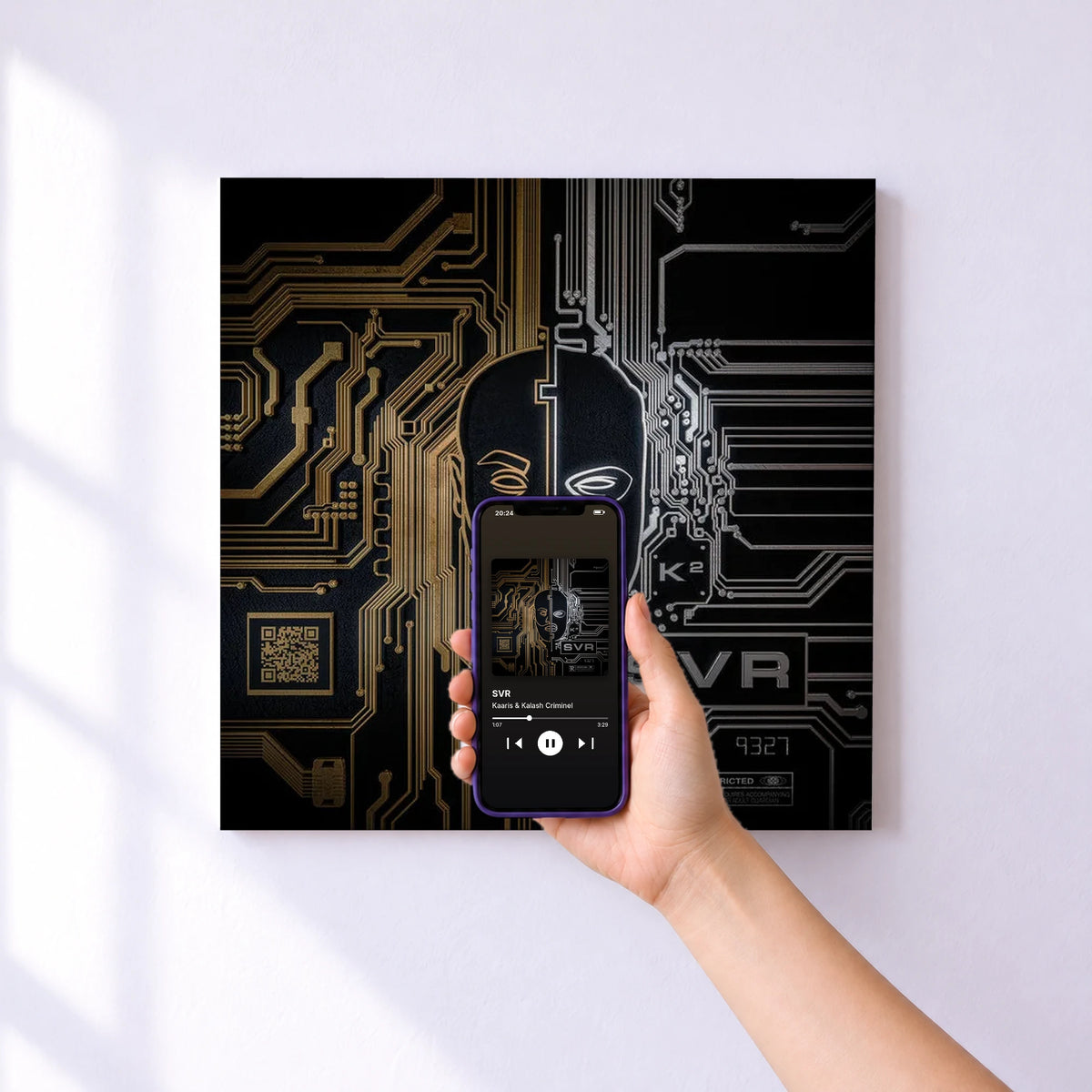 Affiche connectée SVR de Kaaris & Kalash Criminel au mur : l'album se lance en approchant le téléphone
