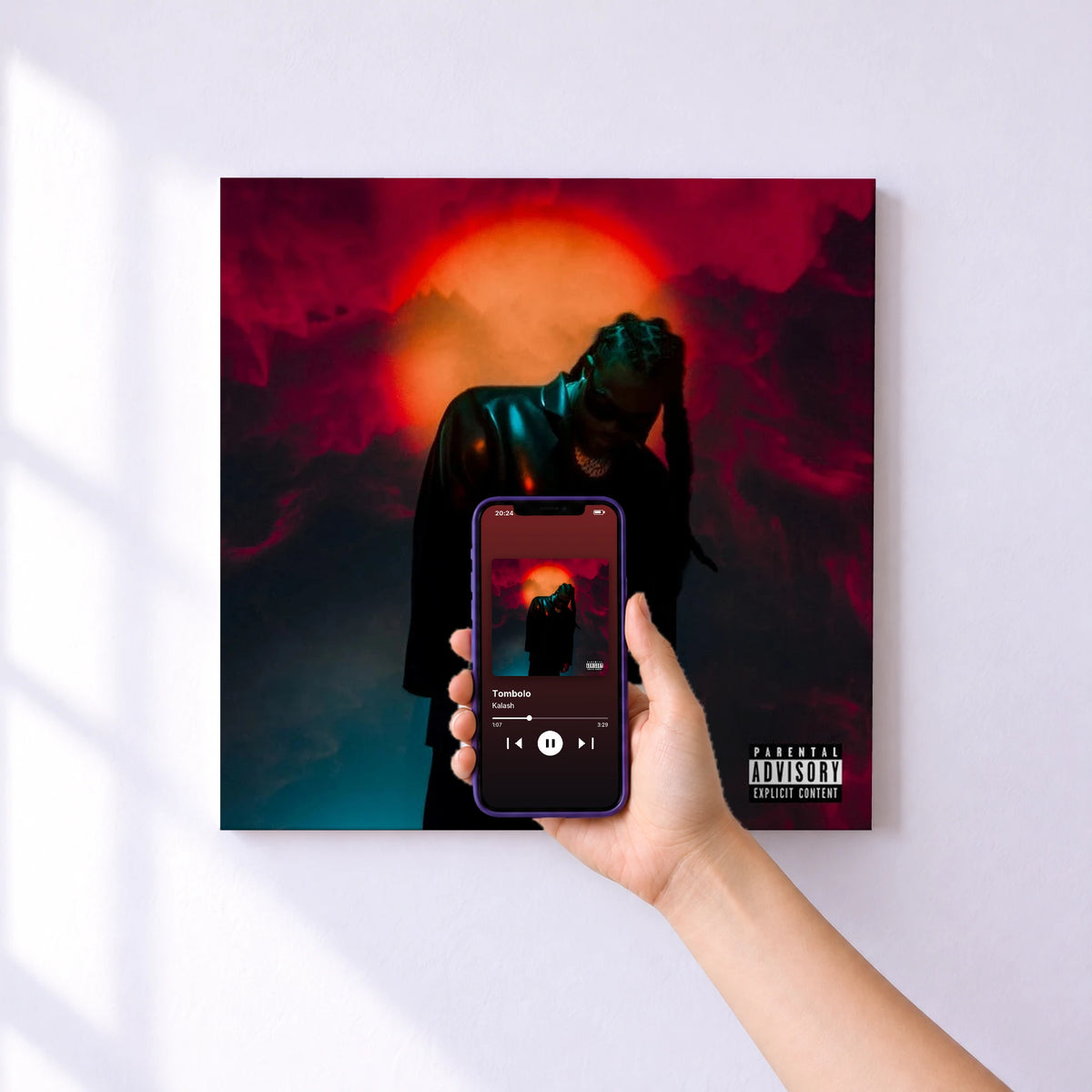 Affiche connectée Tombolo de Kalash au mur : l'album se lance en approchant le téléphone