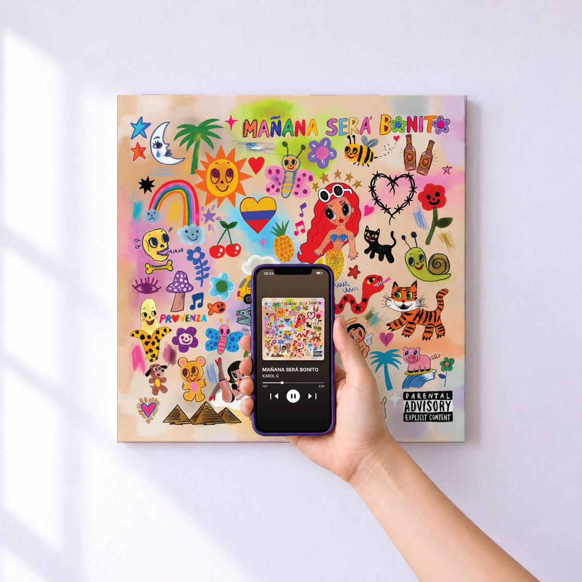 Affiche connectée MAÑANA SERÁ BONITO de KAROL G au mur : l'album se lance en approchant le téléphone