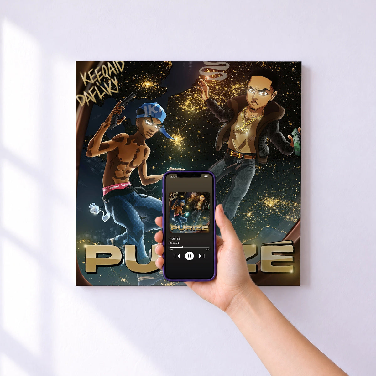 Affiche connectée PURIZÉ de Keeqaid au mur : l'album se lance en approchant le téléphone