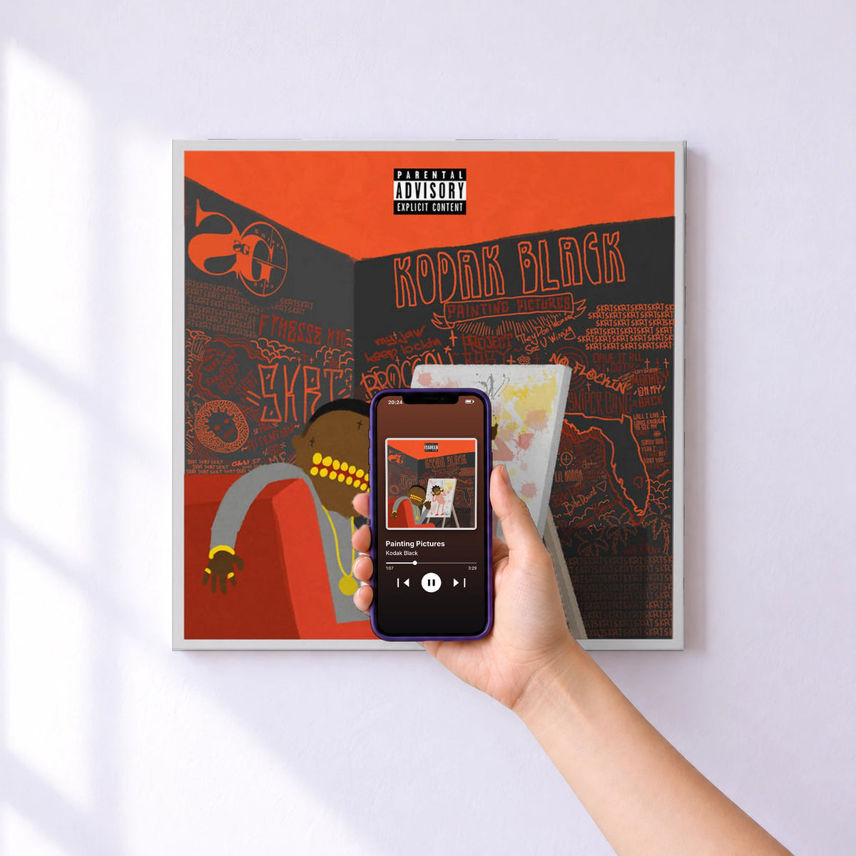 Affiche connectée Painting Pictures de Kodak Black au mur : l'album se lance en approchant le téléphone