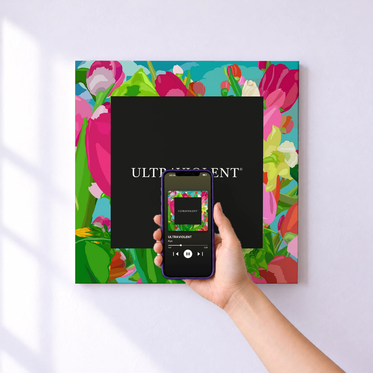 Affiche connectée ULTRAVIOLENT de Kyo au mur : l'album se lance en approchant le téléphone
