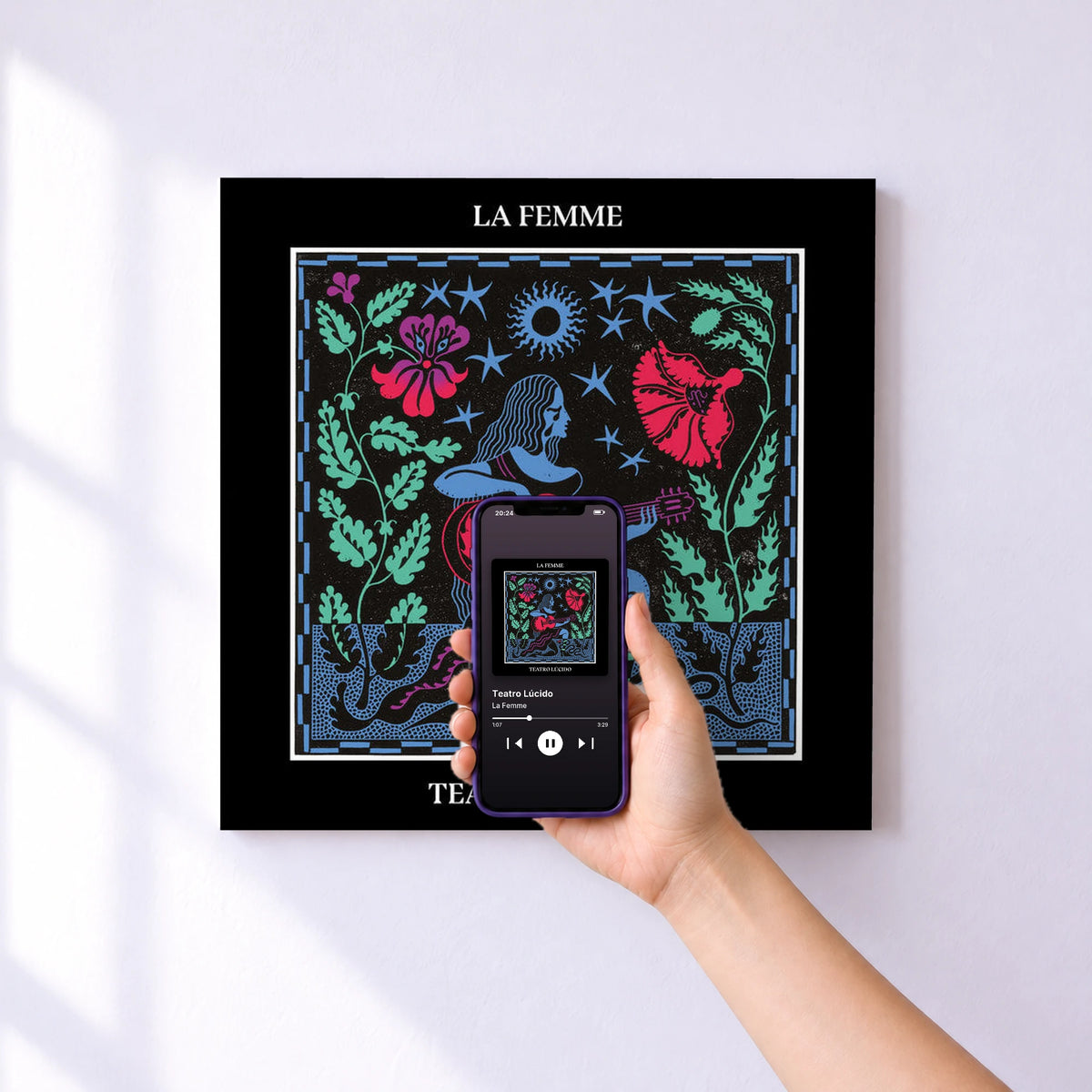 Affiche connectée Teatro Lúcido de La Femme au mur : l'album se lance en approchant le téléphone