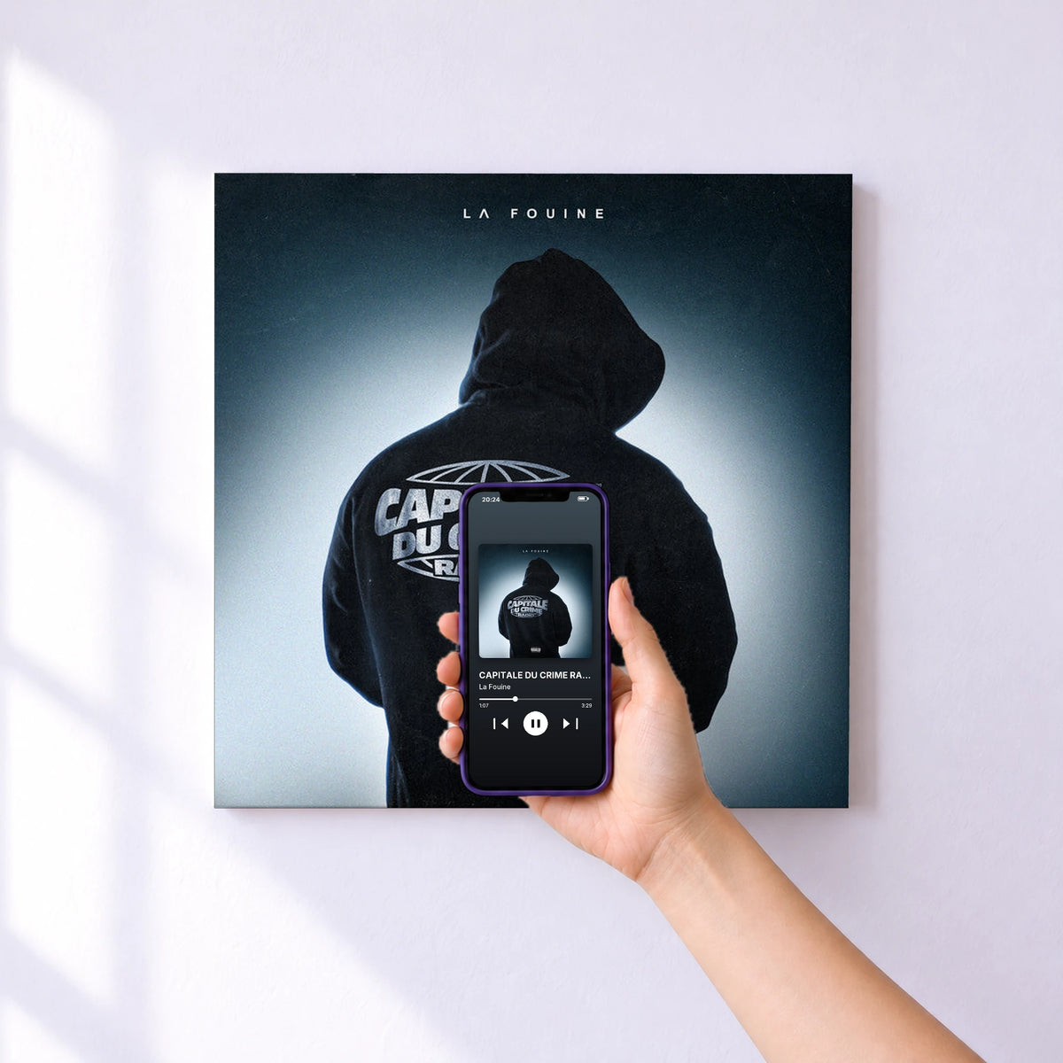 Affiche connectée CAPITALE DU CRIME RADIO de La Fouine au mur : l'album se lance en approchant le téléphone