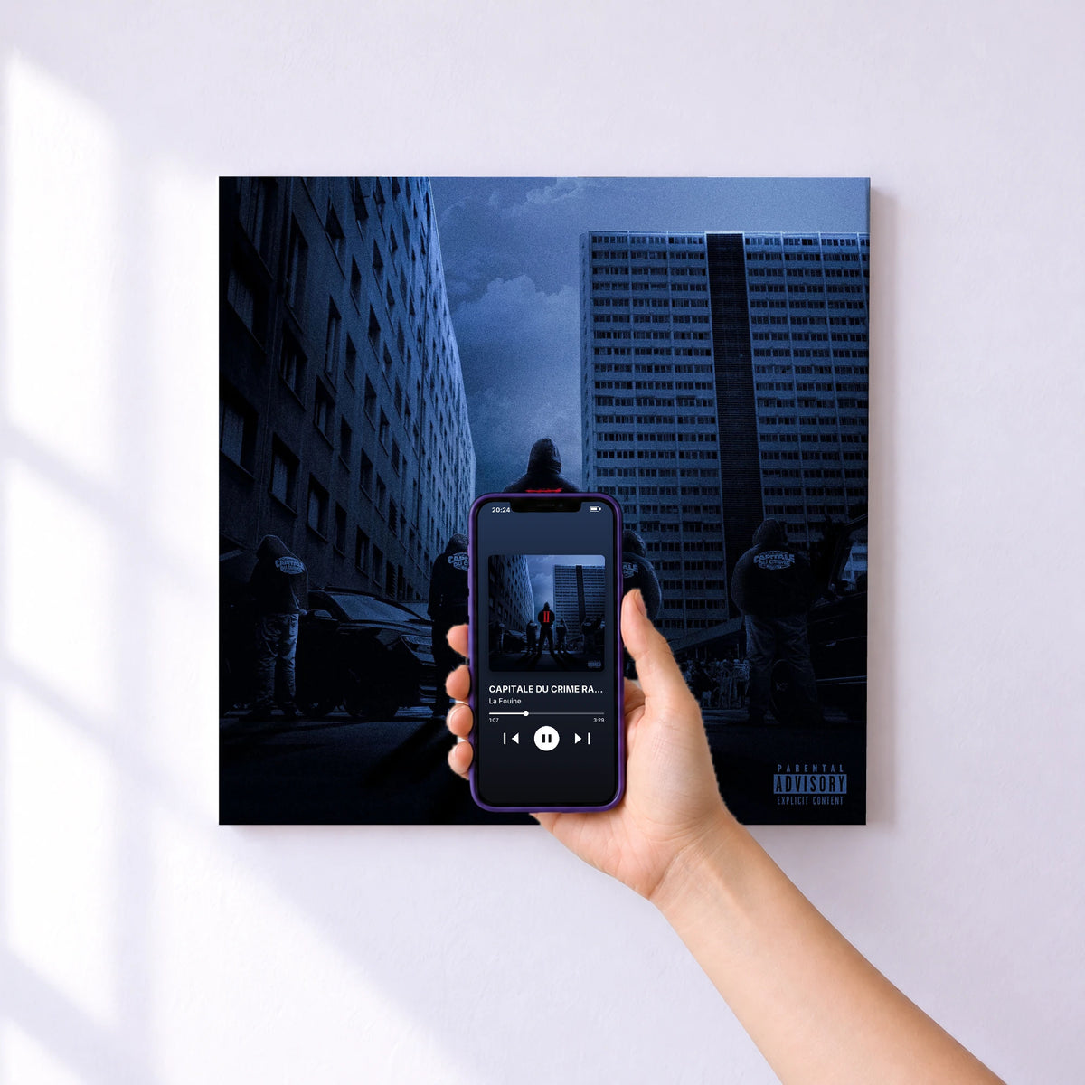 Affiche connectée CAPITALE DU CRIME RADIO, vol. 2 (Réédition) de La Fouine au mur : l'album se lance en approchant le téléphone