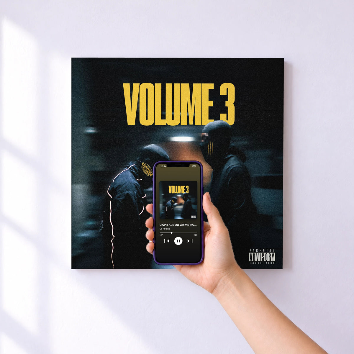 Affiche connectée CAPITALE DU CRIME RADIO, vol. 3 de La Fouine au mur : l'album se lance en approchant le téléphone