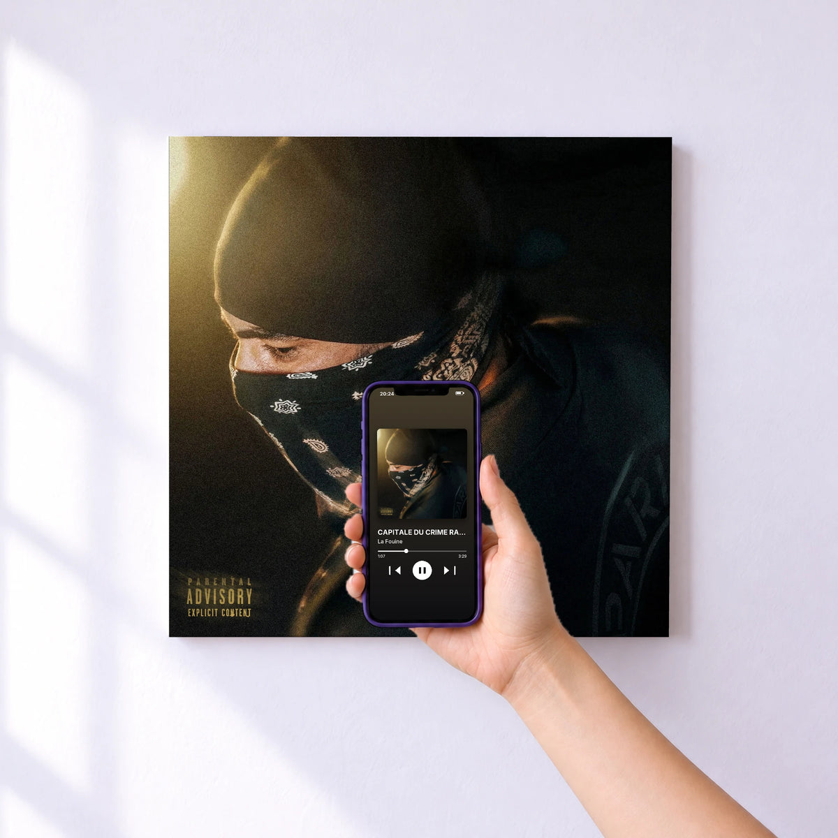 Affiche connectée CAPITALE DU CRIME RADIO, vol. 3 (Réédition) de La Fouine au mur : l'album se lance en approchant le téléphone