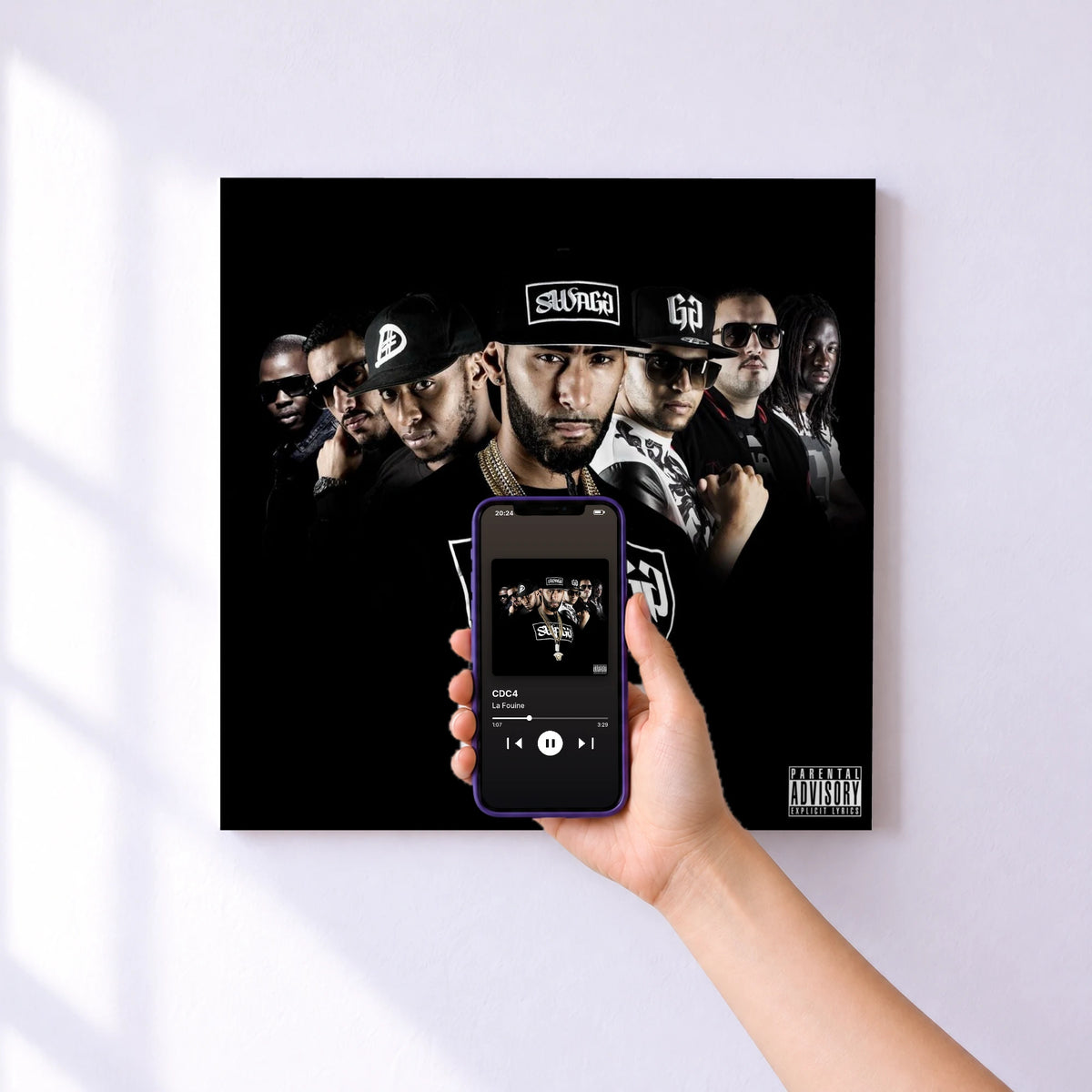 Affiche connectée CDC4 de La Fouine au mur : l'album se lance en approchant le téléphone