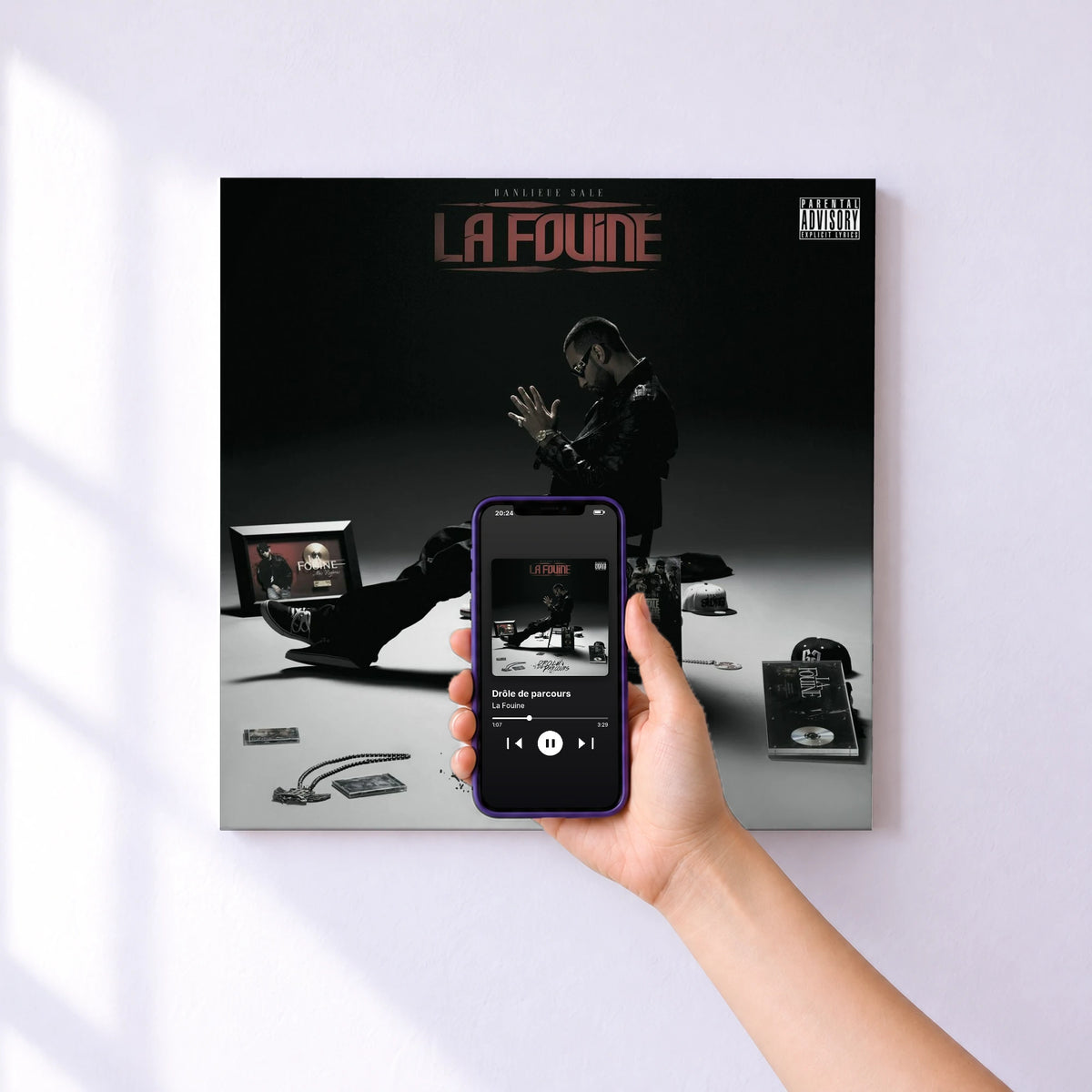 Affiche connectée Drôle de parcours de La Fouine au mur : l'album se lance en approchant le téléphone