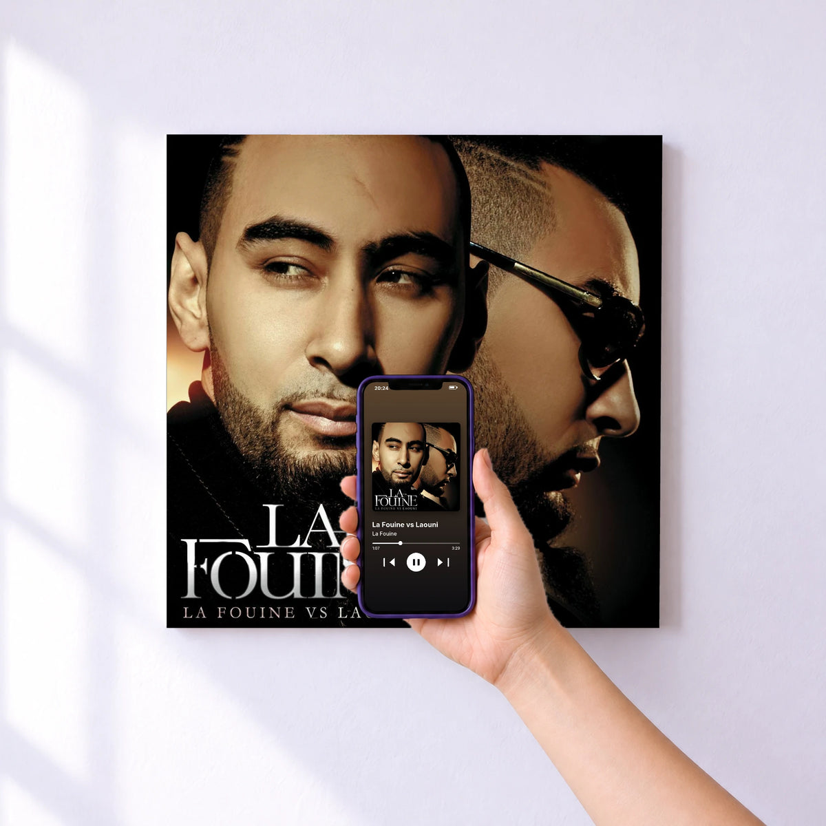 Affiche connectée La Fouine vs Laouni de La Fouine au mur : l'album se lance en approchant le téléphone