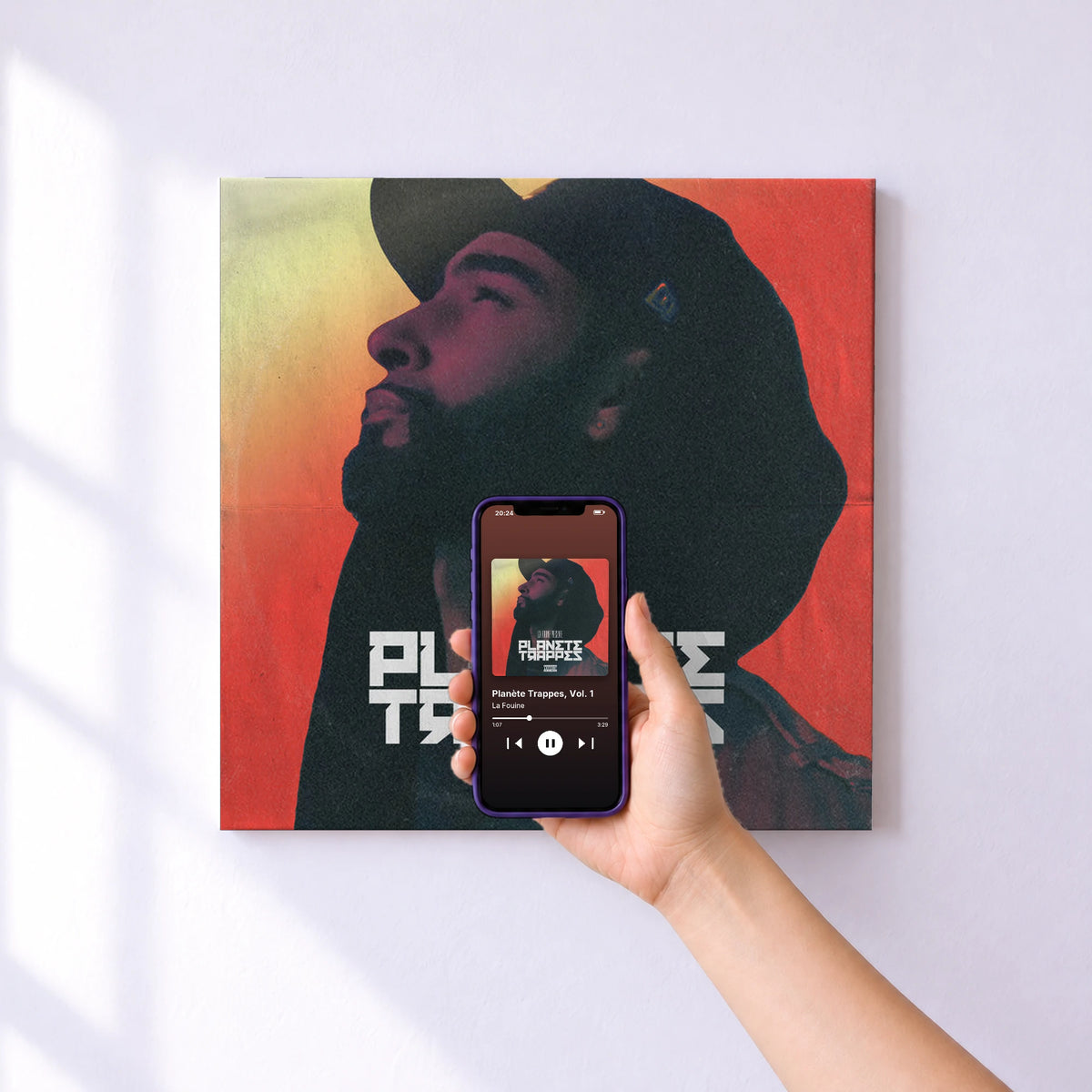 Affiche connectée Planète Trappes, Vol. 1 de La Fouine au mur : l'album se lance en approchant le téléphone