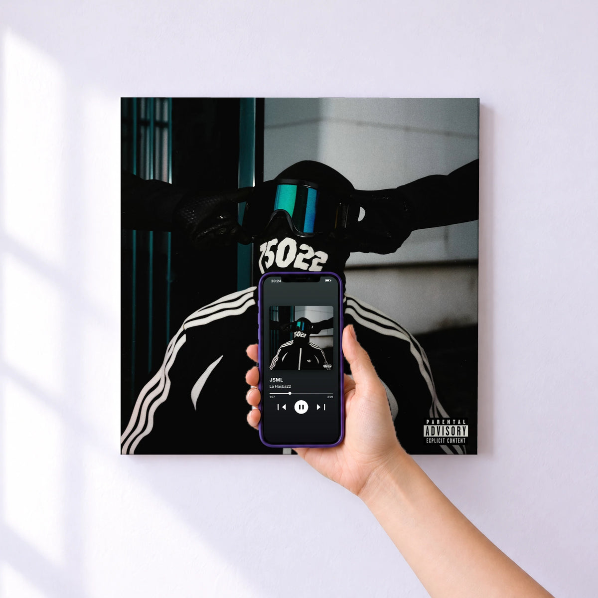 Affiche connectée JSML de La Hasba22 au mur : l'album se lance en approchant le téléphone