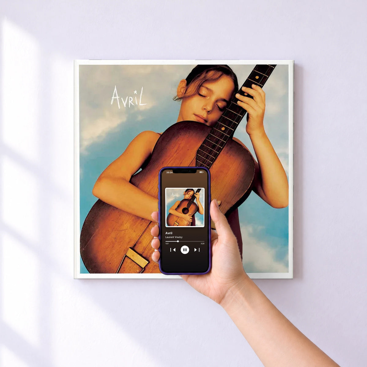 Affiche connectée Avril de Laurent Voulzy au mur : l'album se lance en approchant le téléphone