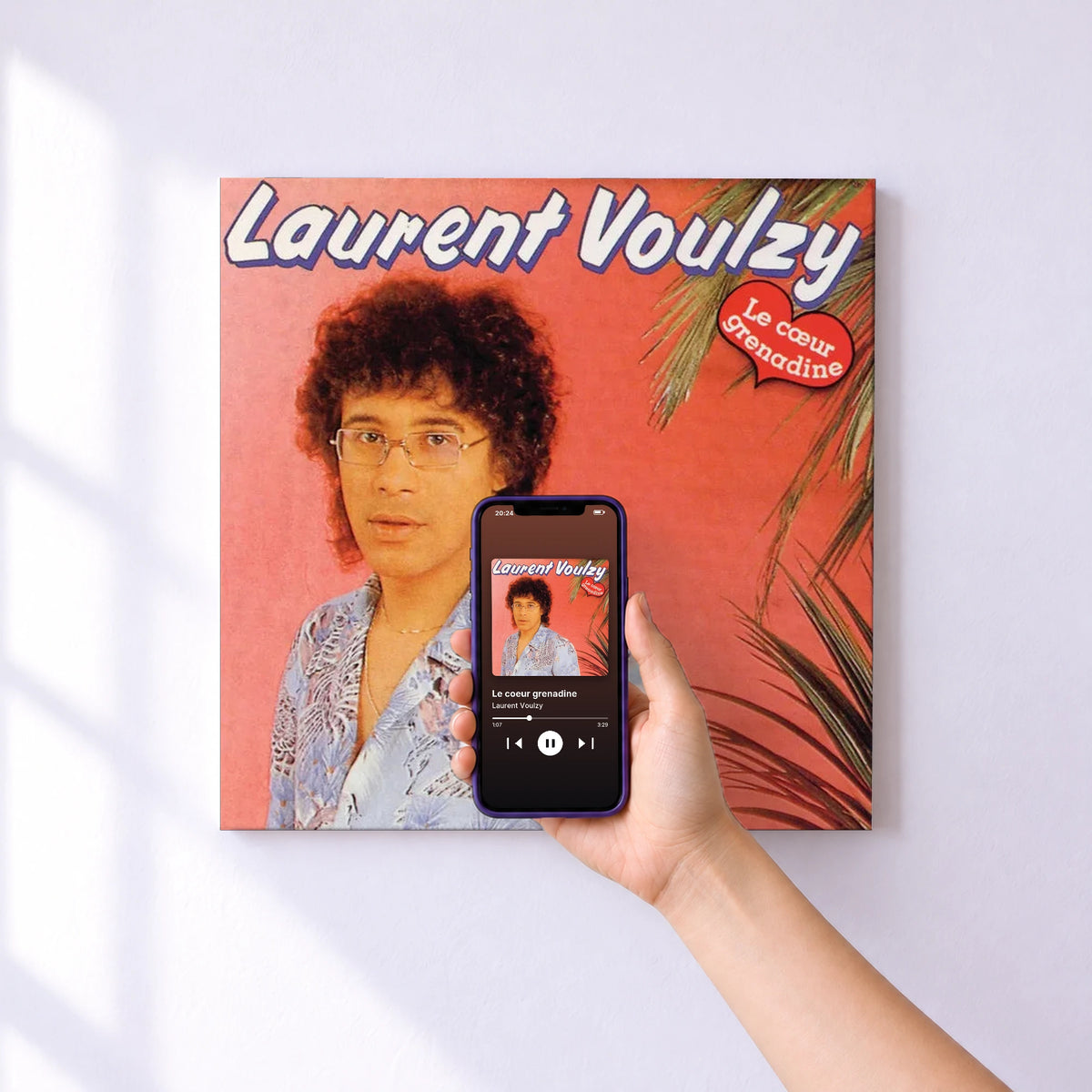 Affiche connectée Le coeur grenadine de Laurent Voulzy au mur : l'album se lance en approchant le téléphone