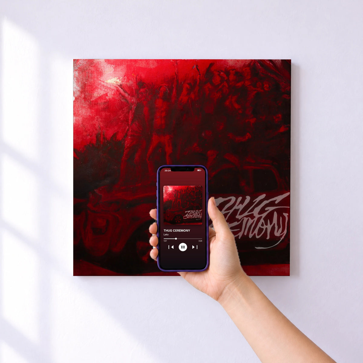 Affiche connectée THUG CEREMONY de Leto au mur : l'album se lance en approchant le téléphone