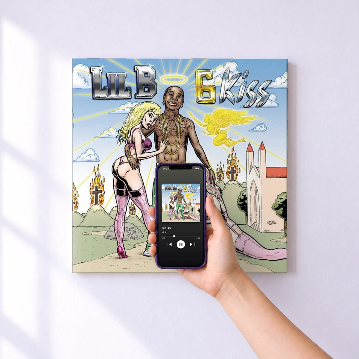 Affiche connectée 6 Kiss de Lil B au mur : l'album se lance en approchant le téléphone