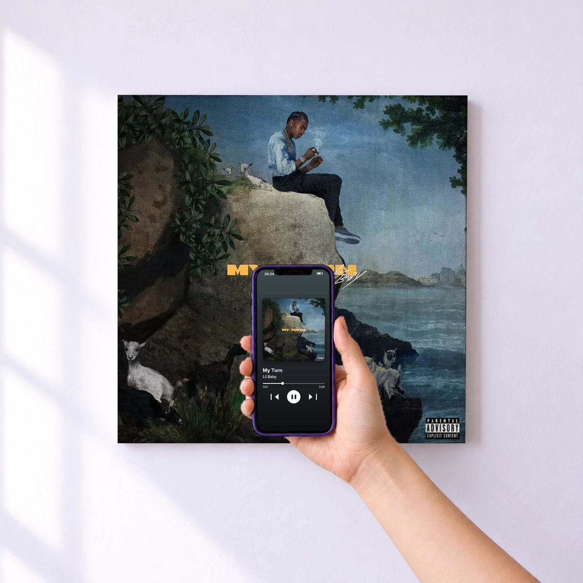 Affiche connectée My Turn de Lil Baby au mur : l'album se lance en approchant le téléphone