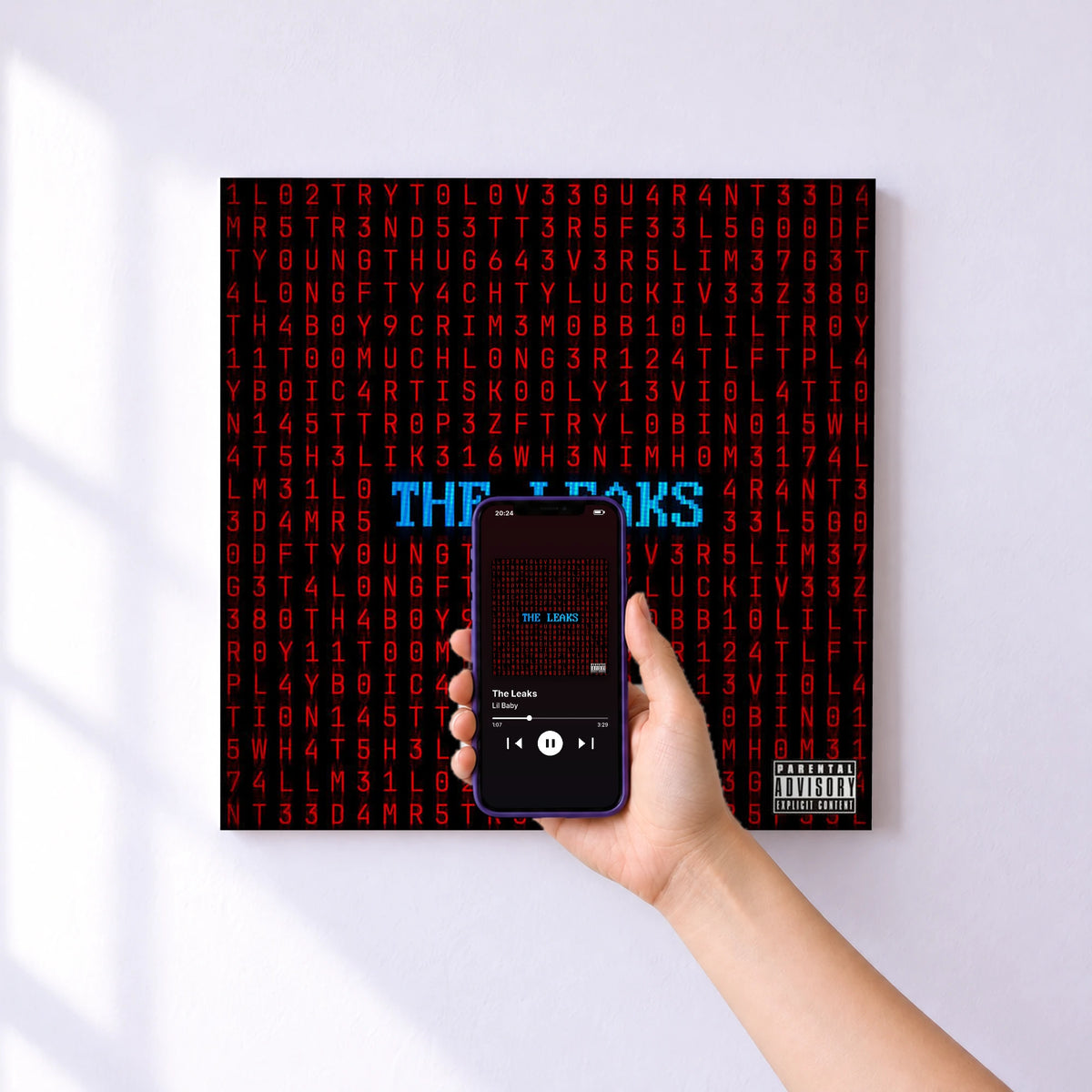 Affiche connectée The Leaks de Lil Baby au mur : l'album se lance en approchant le téléphone