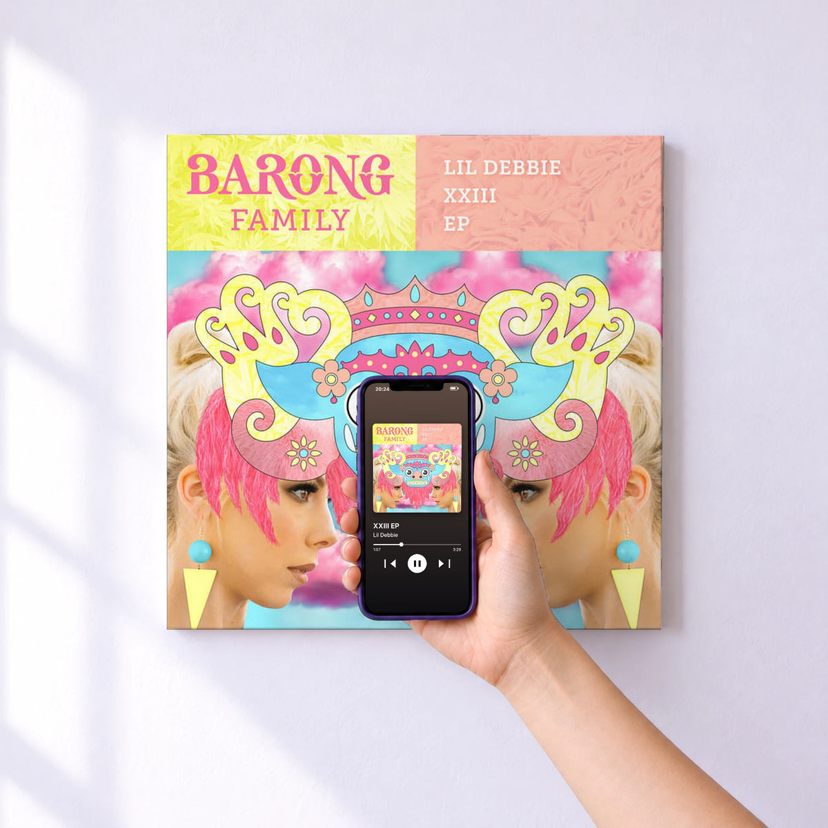 Affiche connectée XXIII EP de Lil Debbie au mur : l'album se lance en approchant le téléphone