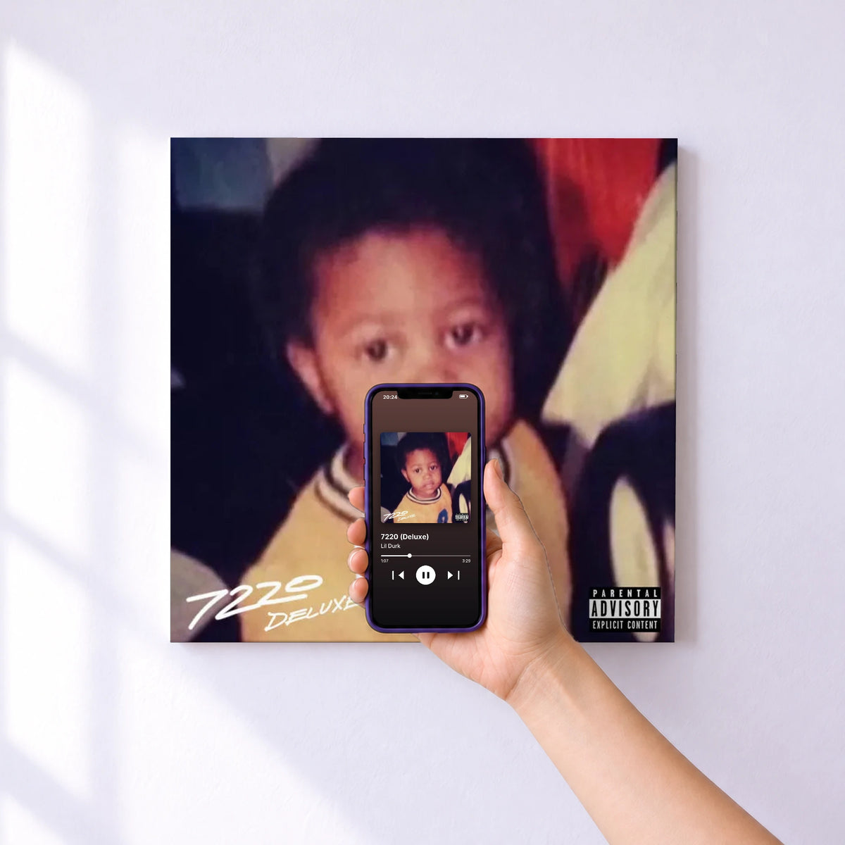 Affiche connectée 7220 (Deluxe) de Lil Durk au mur : l'album se lance en approchant le téléphone