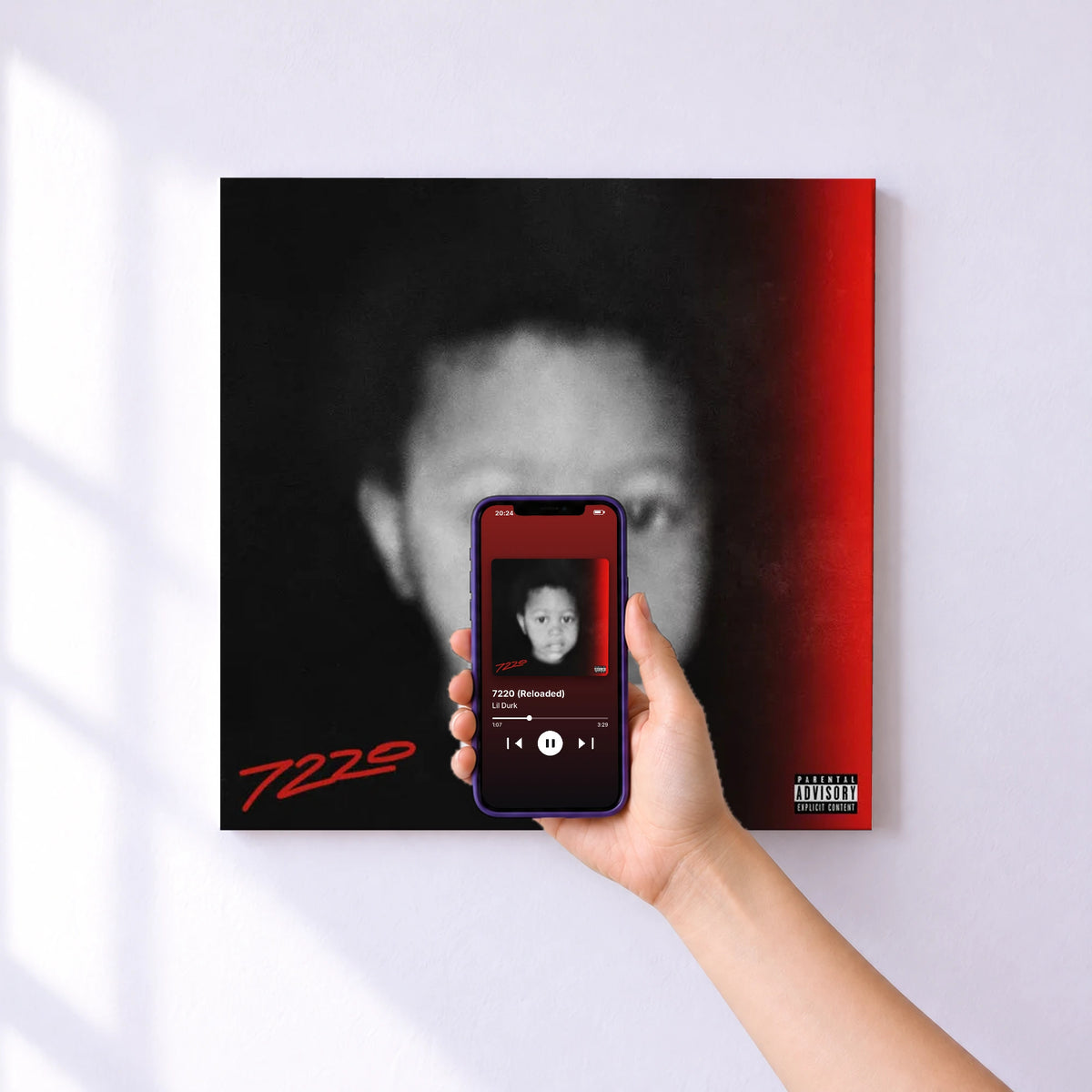 Affiche connectée 7220 (Reloaded) de Lil Durk au mur : l'album se lance en approchant le téléphone