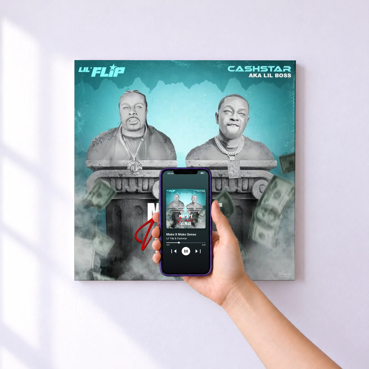 Affiche connectée Make It Make Sense de Lil' Flip & Cashstar au mur : l'album se lance en approchant le téléphone