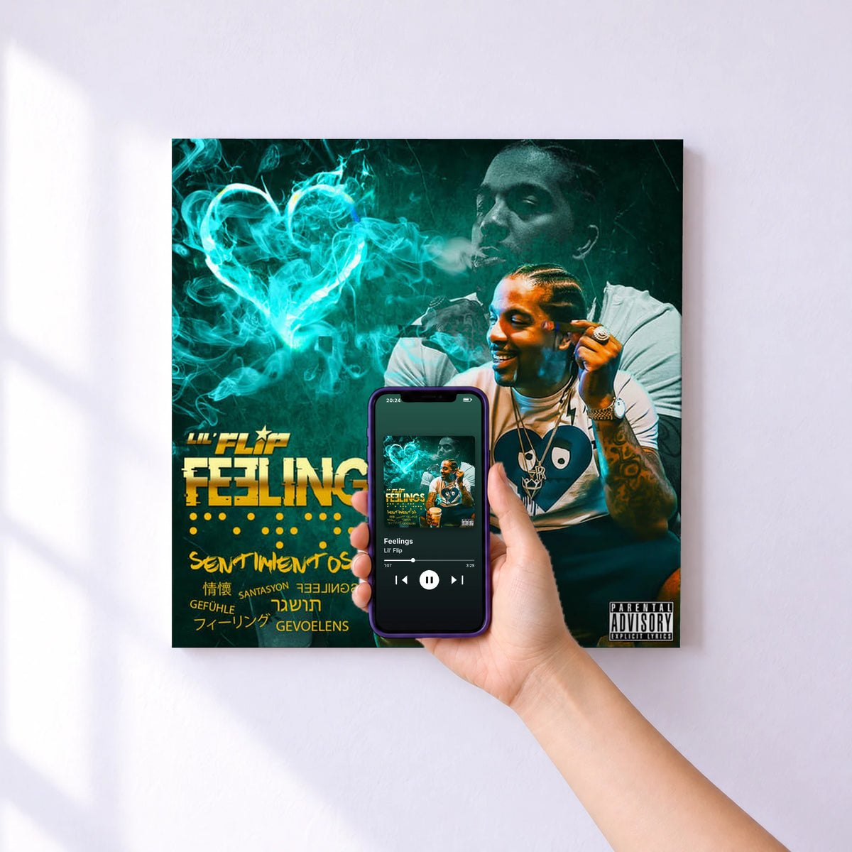 Affiche connectée Feelings de Lil' Flip au mur : l'album se lance en approchant le téléphone